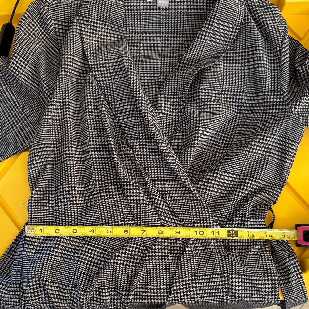 Calvin Klein Black and cream Herringbone pattern Wrap Dress~very classy! - Picture 12 of 13